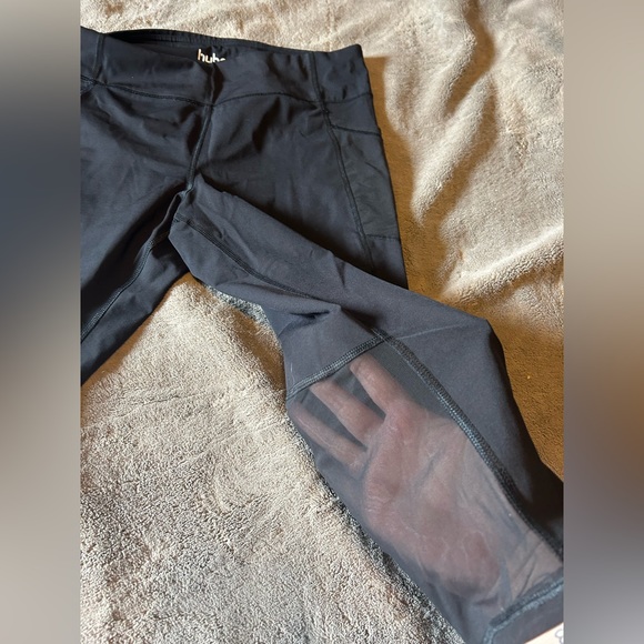 Capris Leggings with mesh detail. - Picture 4 of 4